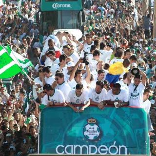 Aficionados aclaman a Santos