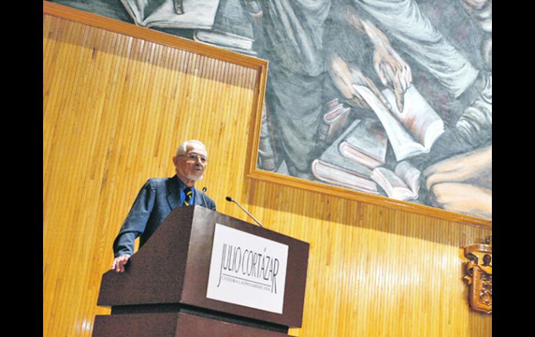 El científico mexicano Ruy Pérez Tamayo, durante su participación ayer en la Cátedra Latinoamericana. CORTESÍA UDEG Abraham Aréchiga  /