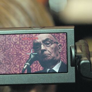 En librerías el joven Saramago