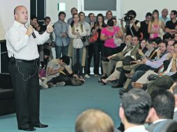 El candidato por Movimiento Ciudadano sostuvo un encuentro con estudiantes de la Universidad Panamericana.  /