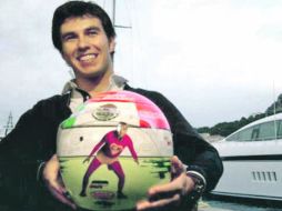 Sergio Pérez presume el caso que usará durante el Gran Premio de Mónaco. EL UNIVERSAL  /