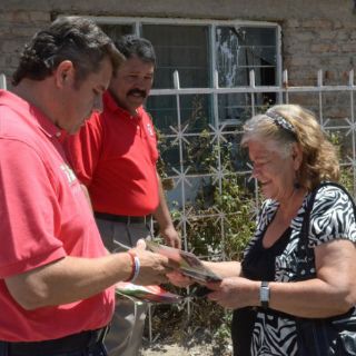 Alfredo Barba recorre colonia La Ladrillera