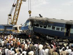 Cuatro vagones se descarrilaron cuando el maquinista del expreso aplicó los frenos de emergencia. EFE  /