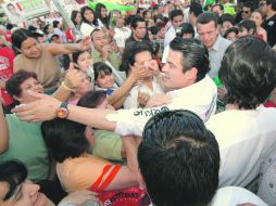 Aristóteles Sandoval tuvo ayer un encuentro con simpatizantes en la Unidad Deportiva 89, ubicada en la Colonia El Sauz. ESPECIAL  /