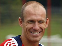 Arjen Robben, sufrió el abucheo de los aficionados del Bayern Munich durante un duelo amistoso ante la selección de Holanda. ESPECIAL  /
