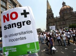 Miles de miembros de la Universidad de Guadalajara salieron a las calles para exigir mayor seguridad en Jalisco. AFP  /