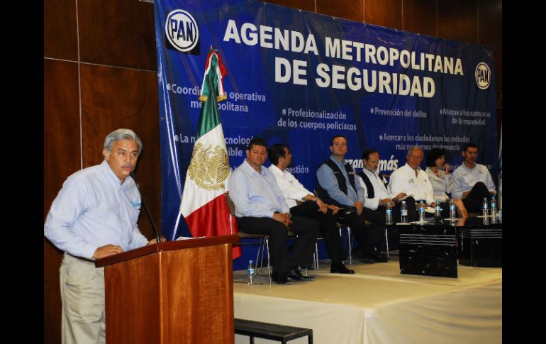 El candidato panista Alberto Cárdenas durante la presentación de la agenda de seguridad. ESPECIAL  /