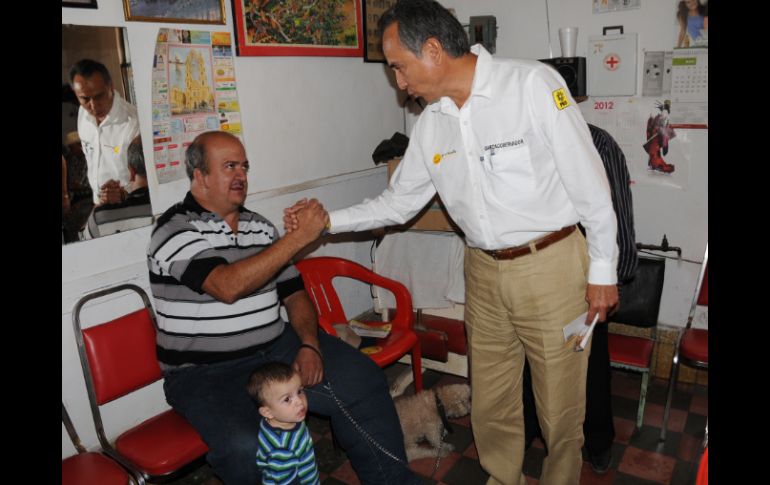 Después de visitar Acatic, Fernando Garza se trasladó a Tepatitlán de Morelos para recabar necesidades. ESPECIAL  /