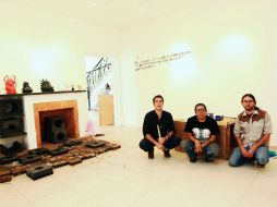 La gente detrás de la paredes gira en torno a la casa o el hogar como un espacio habitable.  /