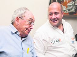 Alfaro estuvo acompañado de Esteban Garaiz (izq), presidente de Alianza Ciudadana, durante la rueda de prensa celebrada ayer. ESPECIAL  /