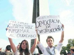 Los jóvenes hacen énfasis en el papel de los medios en la democracia. EL UNIVERSAL  /