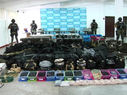 Lo decomisado taller clandestino de confección de uniformes y chalecos antibalas apócrifos. REUTERS  /