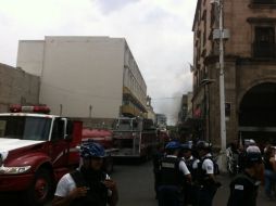 Desde el andador Morelos se observaba la columna de humo.  /