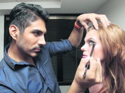 Emmanuel Romero recomienda los tonos ideales para realzar la belleza femenina.  /