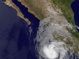 Las bandas nubosas ocasionadas por el huracán ya se posicionan sobre el occidente de México, de acuerdo a la última imagen satelital AP  /