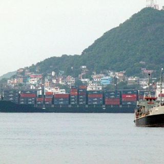 Reporta superávit balanza comercial de México en abril