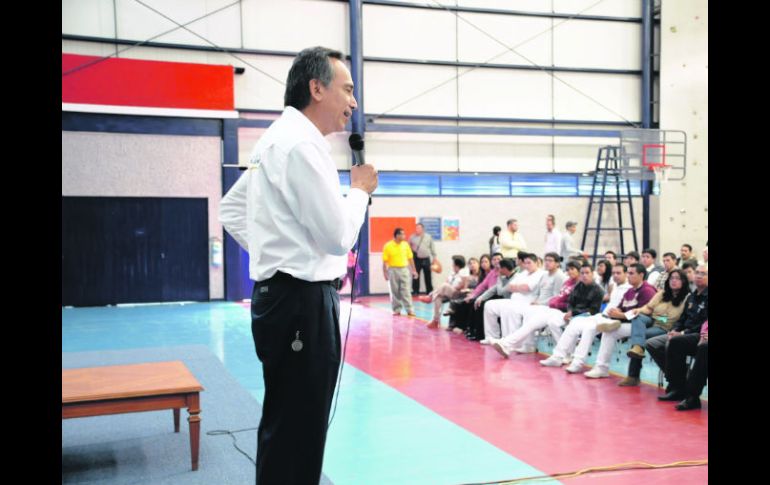 Fernando Garza expuso sus propuestas de Gobierno en el auditorio de usos múltiples del CUSur. ESPECIAL  /