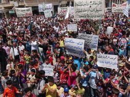 Sirios manifestandose en Binnish, cerca de Idlib, Siria. EFE  /