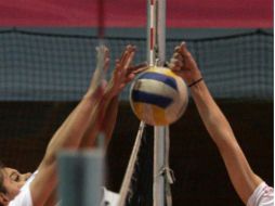 Los tres mejores de los ocho equipos que disputan el torneo, clasifican a los Olímpicos. ARCHIVO  /