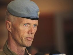 El jefe de la misión de observadores de la ONU, Robert Mood, comparece ante los medios para expresar su condena a los hechos. EFE  /
