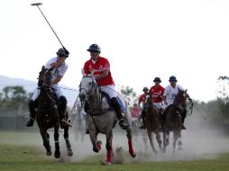 Imagen del partido entre el equipo Nespresso (Rojo) y Herradura (blancos).  /