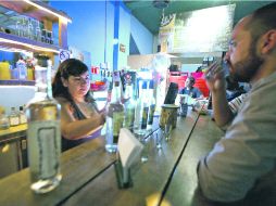 Los mezcales tradicionales es lo que distingue a la mezcaletía Pare de sufrir.  /