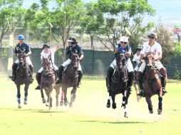 El conjunto local Moranza (azul marino) se impuso con marcador de 9-2 al equipo de Jack Daniel’s (blanco).  /