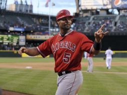 Albert Pujols celebra un ''home run'' contra los Seattle Marineros. EFE  /
