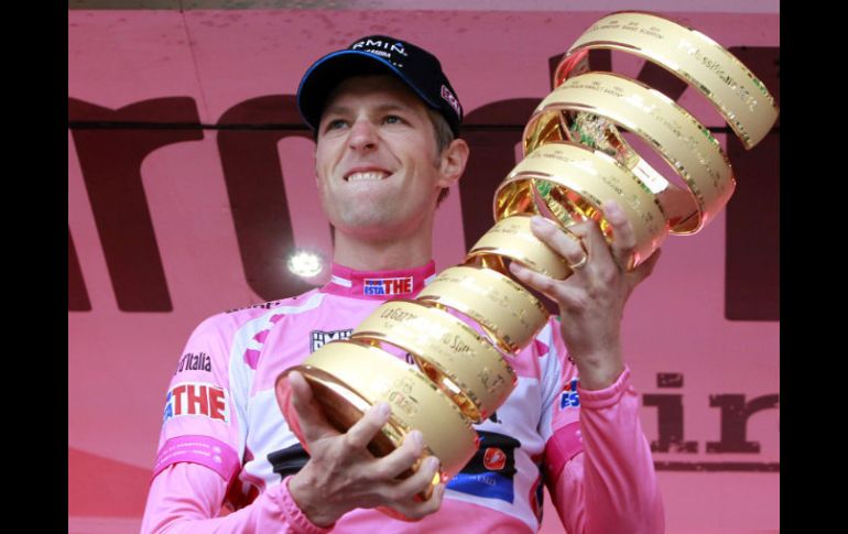 Ryder Hesjedal es el campeón del Giro de Italia con 16 de ventaja sobre el español Joaquim Rodríguez. REUTERS  /