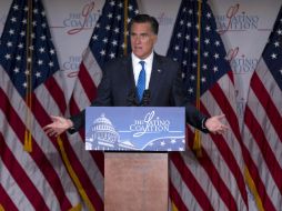 El candidato republicano, Mitt Romney, en su lucha por asegurar la nominación republicana, expresó apoyo a la ley de Arizona SB1070. AP  /