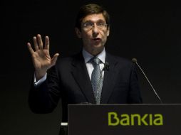 El presidente de Bankia, José Ignacio Goirigolzarri, habla durante una conferencia de prensa en la sede del banco en Madrid. AP  /