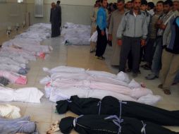 Imagen de la cadena siria opositoria Shaam News que muestra cuerpos de los muertos en Hula. AFP  /