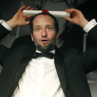 Felicitan en Twitter a Carlos Reygadas por premio en Cannes