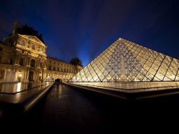 Toshiba instaló iluminación LED en el exterior del Museo de Louvre y en la Pirámide de IM Pei. ARCHIVO  /