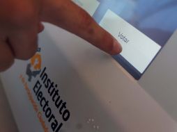 Académicos señalan que en una elección cerrada, los indecisos podrían ser el fiel de la balanza. ARCHIVO  /