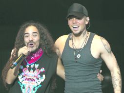 Sobre el escenario, Rubén Albarrán y Residente interpretaron el tema 'No hay nadie como tú'. AP  /