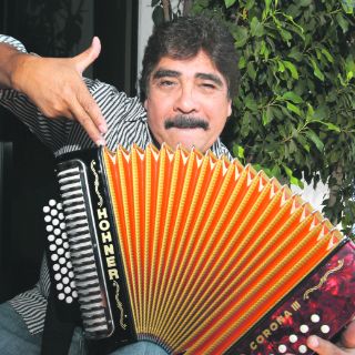 Celso Piña estrena un álbum de antología