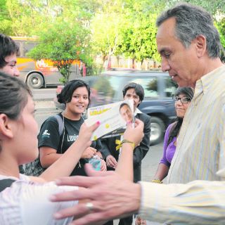 Fernando Garza mantiene giras al interior del Estado