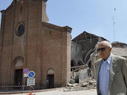 Según los medios de comunicación italianos, los bomberos buscan a personas que han quedado atrapadas tras derrumbes. AP  /