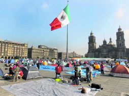 Tras la marcha, los miembros de la CNTE se quedaron en plantón en el Centro del Distrito federal. EL UNIVERSAL  /