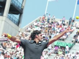 Roger Federer venció ayer al alemán Tobias Kamke para avanzar a la segunda ronda del Abierto de Francia. AFP  /