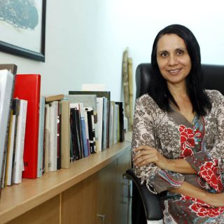 Reúne volumen conmemorativo 20 años del Premio FIL