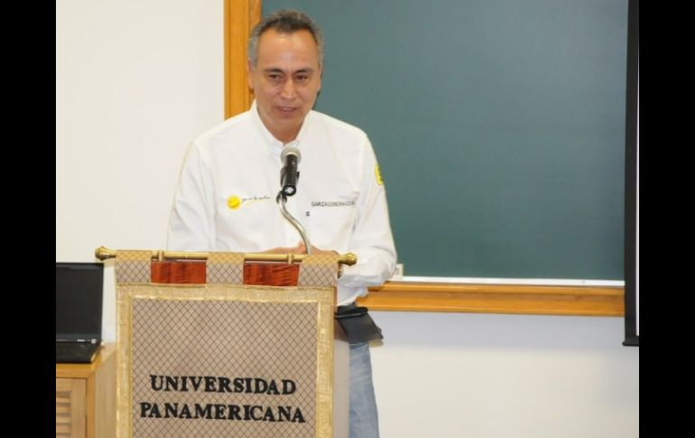 Durante el encuentro con los universitarios, Garza dijo que de llegar a la gubernatura, Jalisco será un estado competitivo. ARCHIVO  /