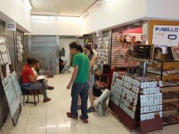 Uno de los locales donde se ponen tatuajes dentro de la Plaza Guadalajara.  /