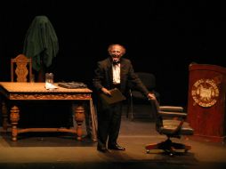 Puesta en escena de 'El gorila', obra de Franz Kafka que será homenajeado en su 88º aniversario luctuoso. ARCHIVO  /