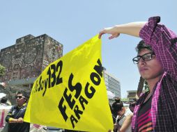 Los alumnos se organizaron para dar paso a un desplegado que, después de siete horas de reunión, dieron a conocer. EL UNIVERSAL  /