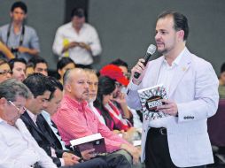 El politólogo habló anoche sobre su libro ''Manual del poder ciudadano'' durante un encuentro público.  /