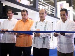 El Presidente Felipe Calderón (3ero de der. a izq.) inauguró la Expo Canitec 2012. NOTIMEX  /
