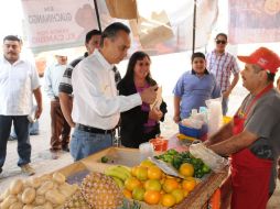 Fernando Garza, durante su visita a Guachinango. ESPECIAL  /