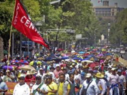 Integrantes de la CNTE se manifiestan por calles del Centro Histórico de la Ciudad de México. EL UNIVERSAL  /